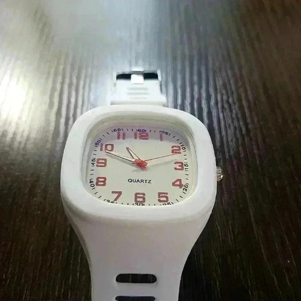 Square quartz watch - Picture 3 of 7